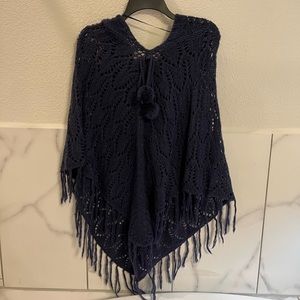 BCBGMAXAZRIA  Poncho，size：sm 
30% wool ，70% Acrylic